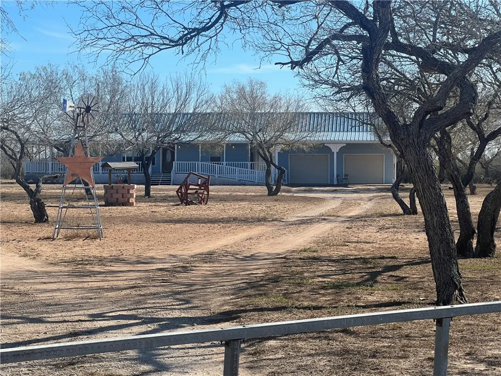 4493 W Highway 359 Benavides, TX 78341