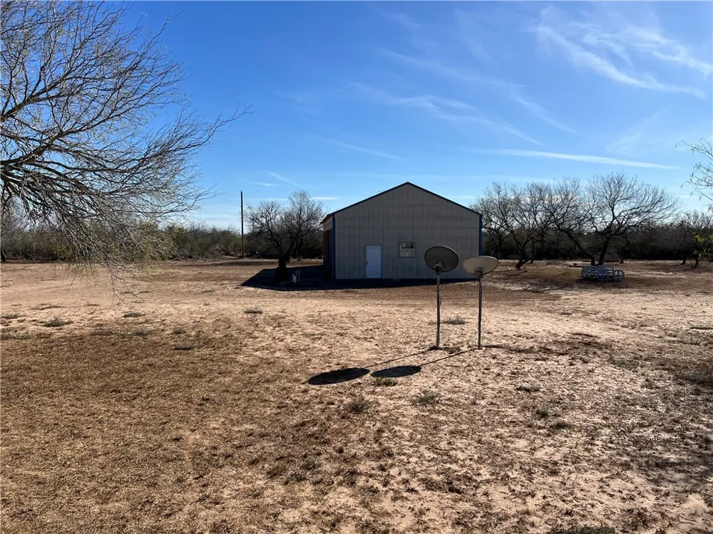 4493 W Highway 359 Benavides, TX 78341