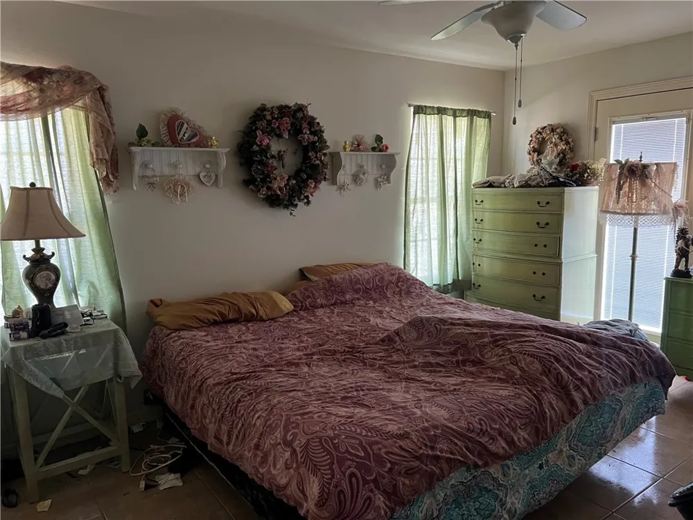 4493 W Highway 359 Benavides, TX 78341