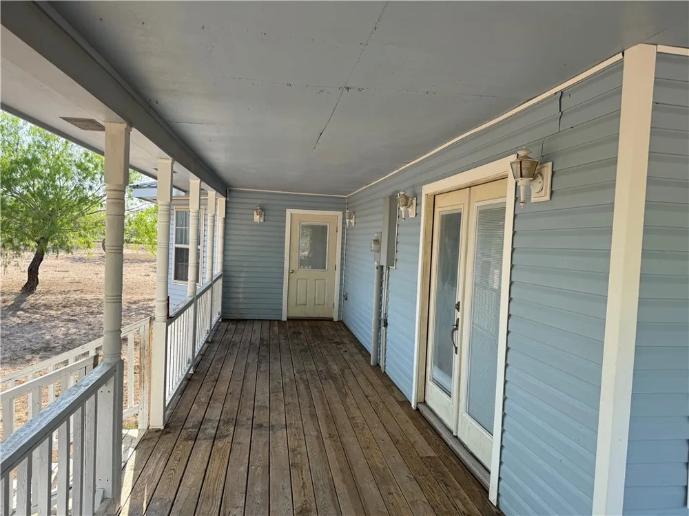 4493 W Highway 359 Benavides, TX 78341