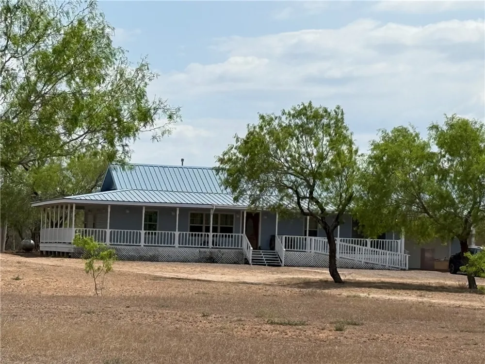 4493 W Highway 359 Benavides, TX 78341
