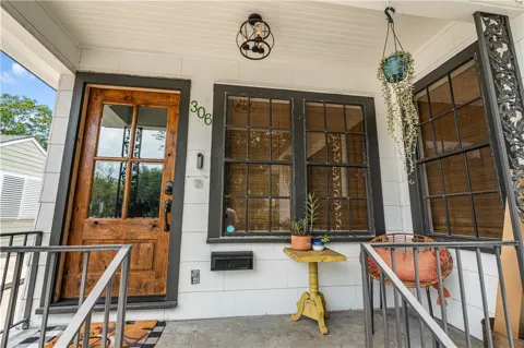 306 Naples Street
