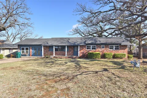 105 E Saddle Rock Road