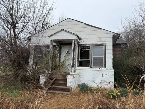 1017 E 10th Street