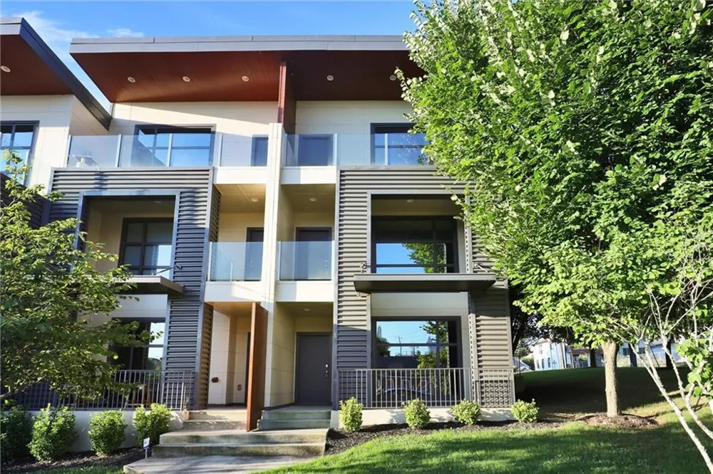 472 Martin Street SE #1