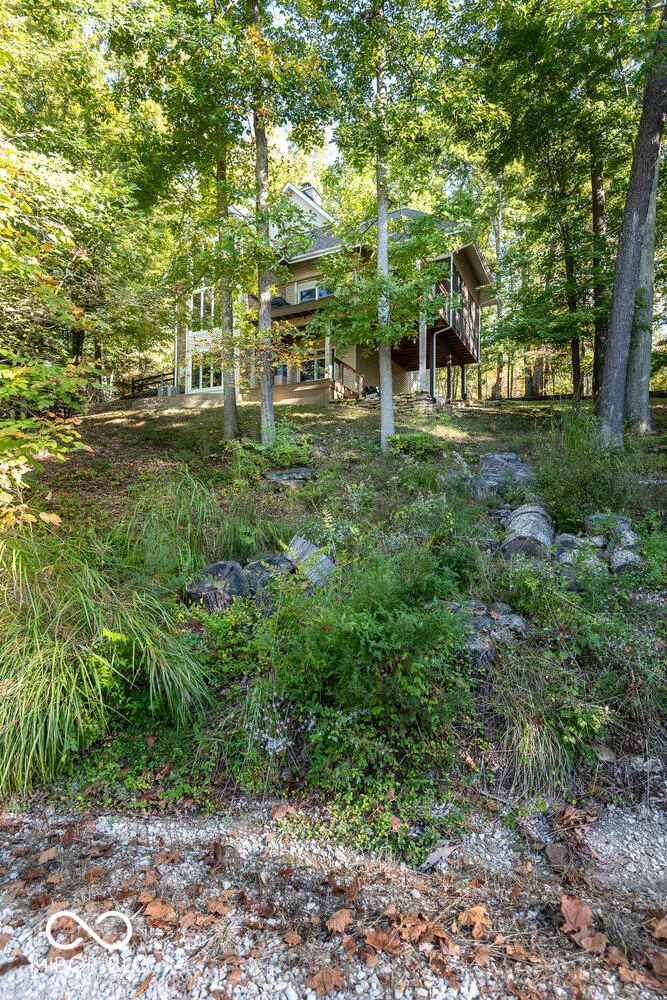 9002 E Agate Avenue Nashville, IN 47448