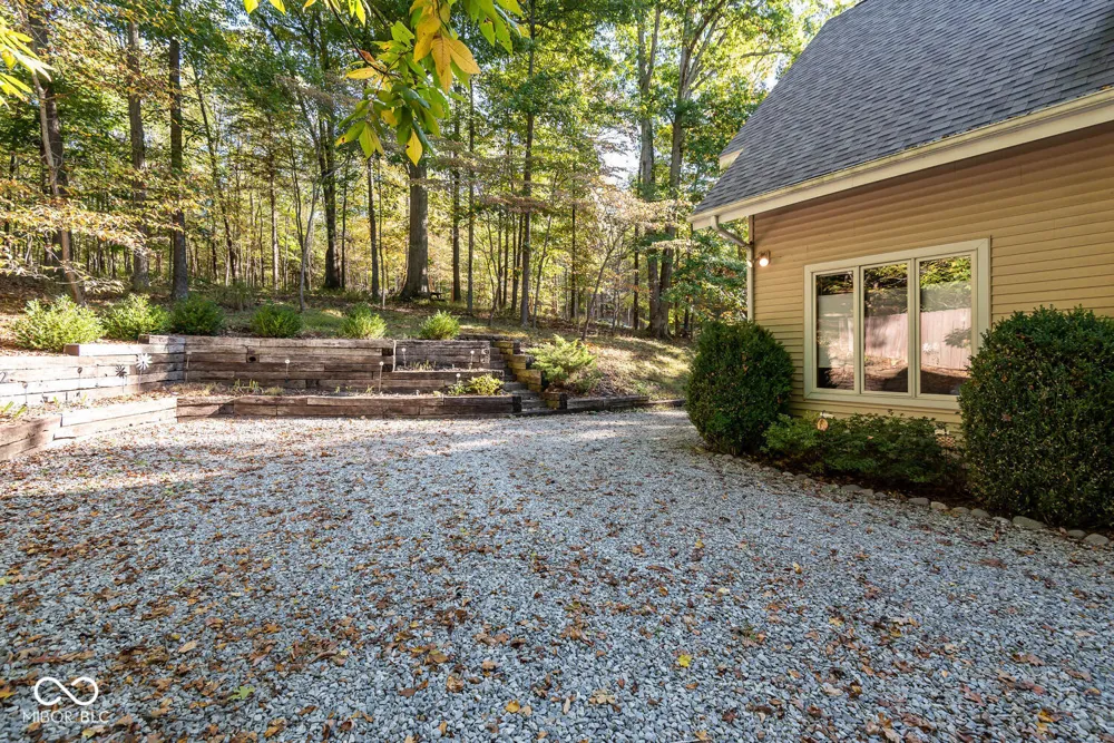 9002 E Agate Avenue Nashville, IN 47448
