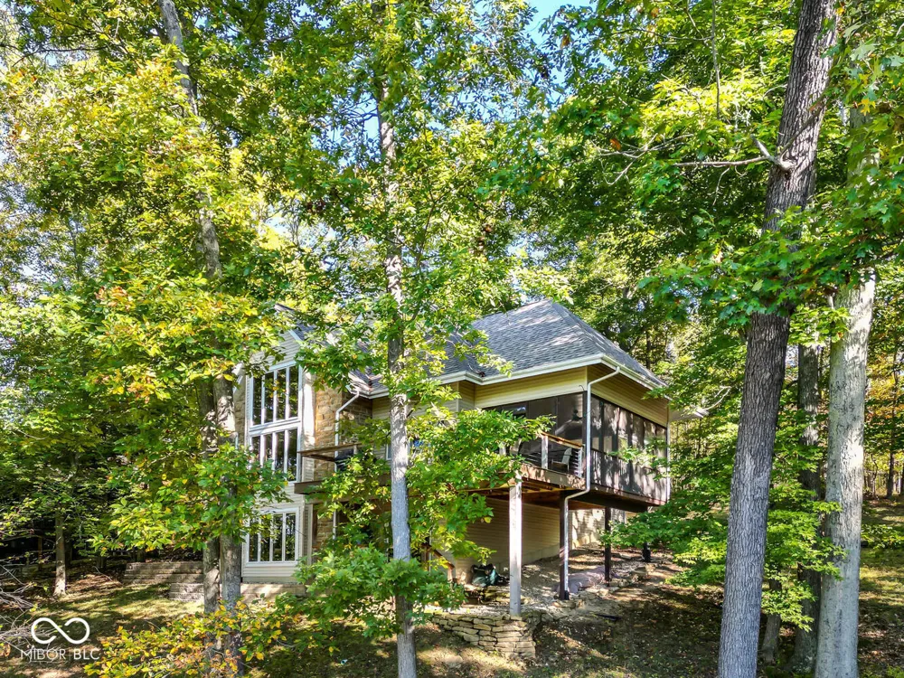 9002 E Agate Avenue Nashville, IN 47448