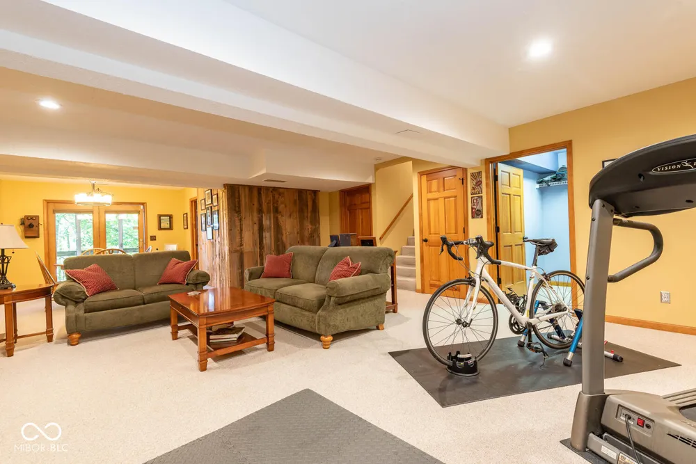 9002 E Agate Avenue Nashville, IN 47448