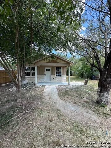 710 Fifth St Natalia, TX 78059