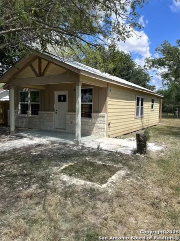 710 Fifth St Natalia, TX 78059