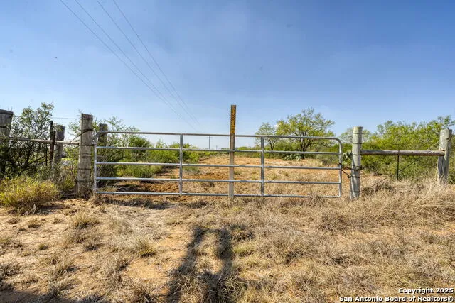 3530 E Cr 331 Jourdanton, TX 78026