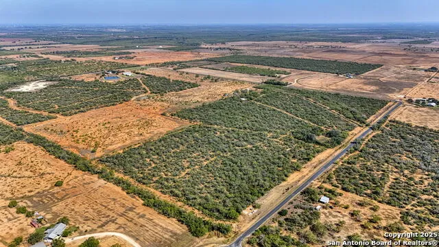 3530 E Cr 331 Jourdanton, TX 78026