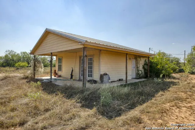 3530 E Cr 331 Jourdanton, TX 78026
