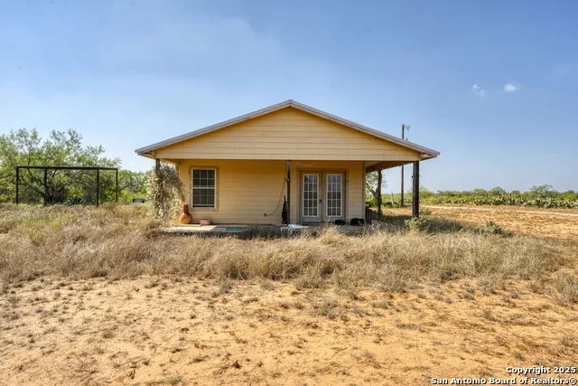 3530 E Cr 331 Jourdanton, TX 78026