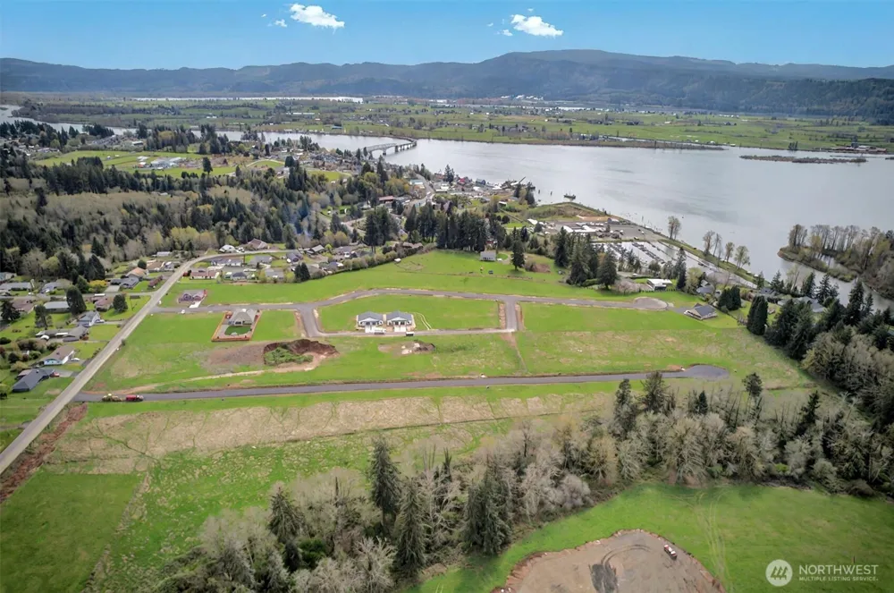 38 Ma'uka Nani Drive Cathlamet, WA 98612