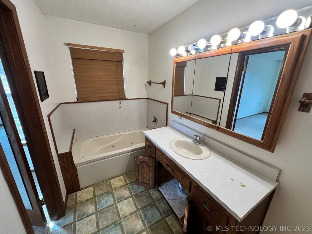 8101 S 700 ROAD Wyandotte, OK 74370