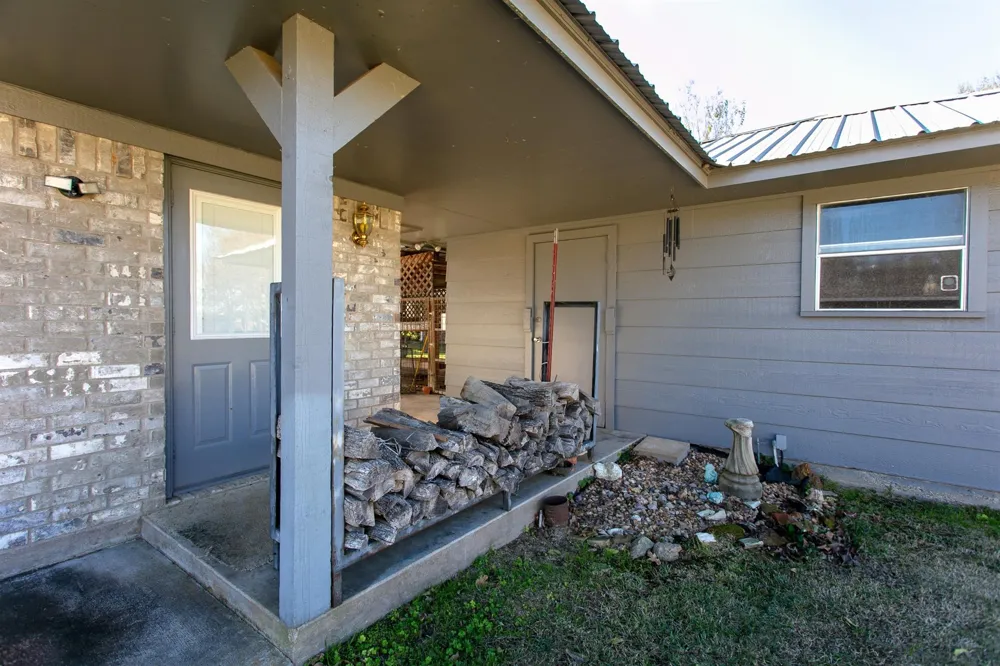 409 W Morgan Street Franklin, TX 77856