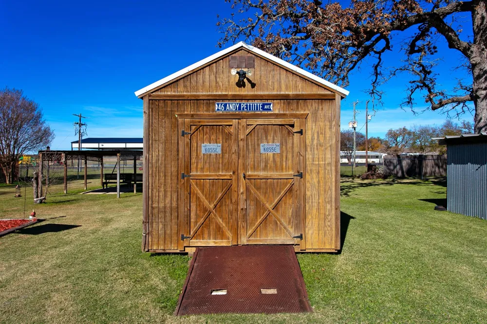 409 W Morgan Street Franklin, TX 77856