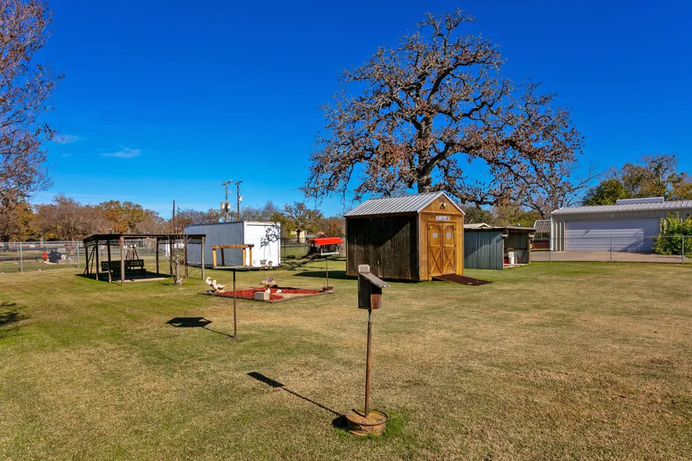 409 W Morgan Street Franklin, TX 77856