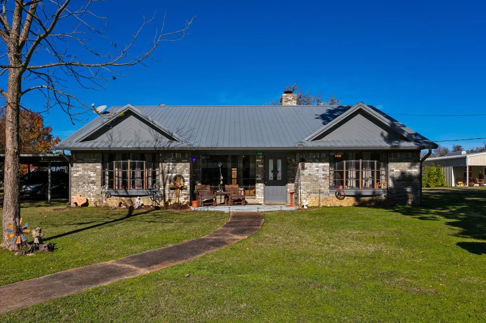 409 W Morgan Street Franklin, TX 77856