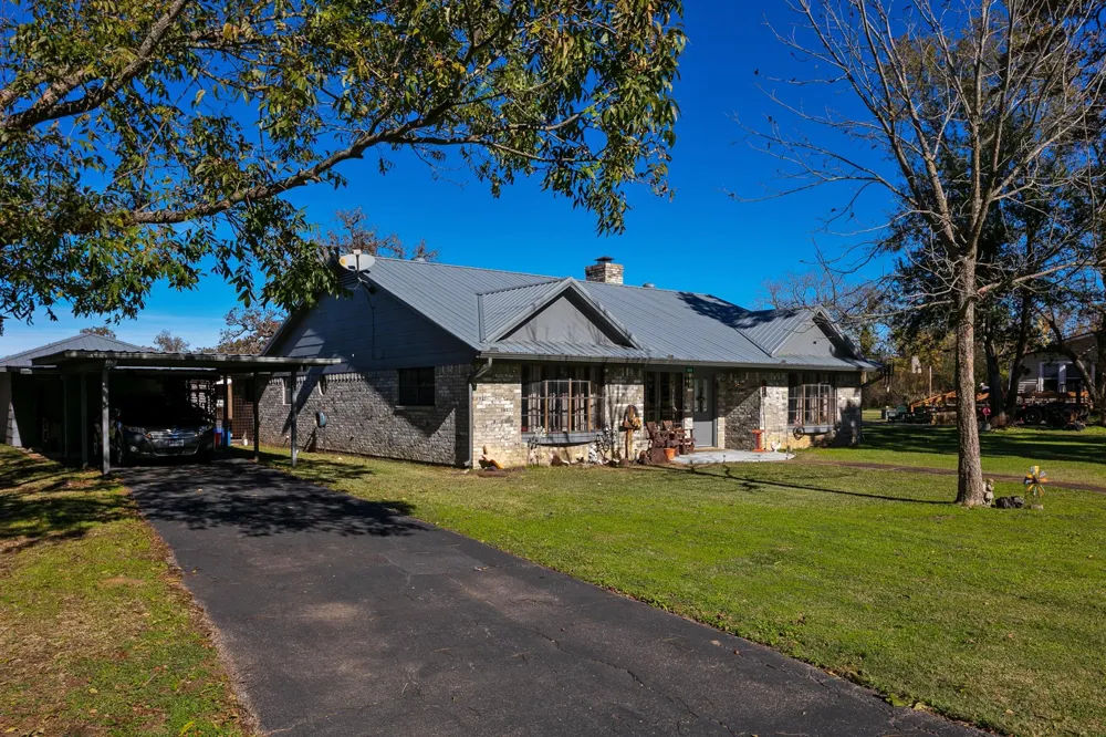 409 W Morgan Street Franklin, TX 77856