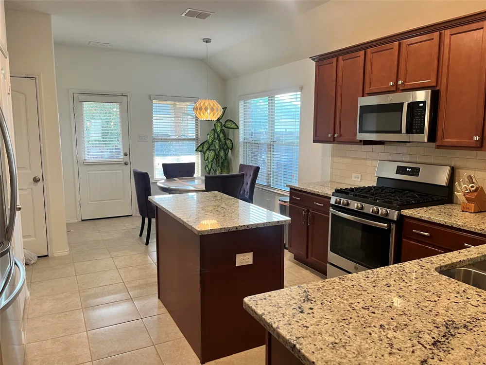 1525 Acmite Avenue Cross Roads, TX 76227
