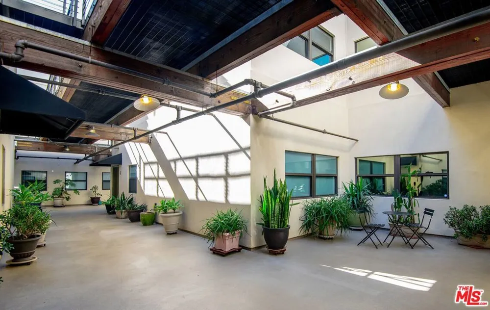 215 S Santa Fe Avenue #6 Los Angeles, CA 90012