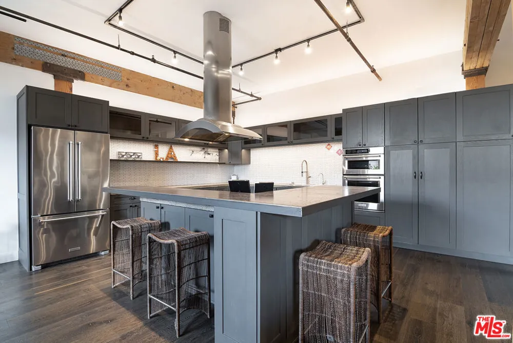 215 S Santa Fe Avenue #6 Los Angeles, CA 90012