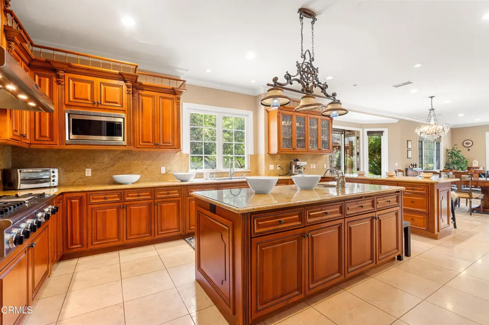 1737 Fairmount Avenue La Canada Flintridge, CA 91011