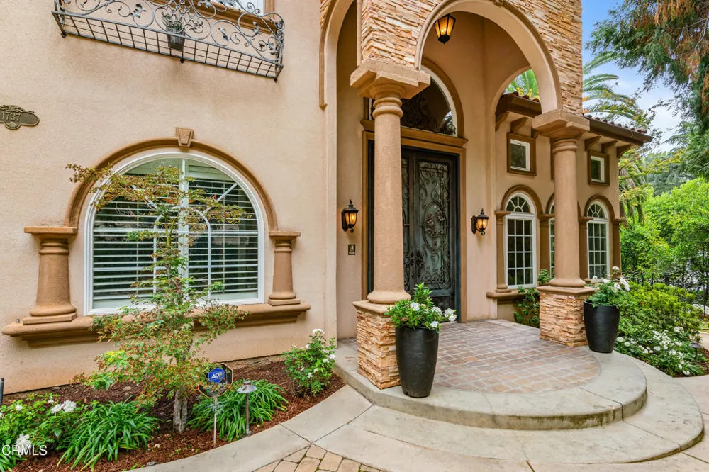 1737 Fairmount Avenue La Canada Flintridge, CA 91011