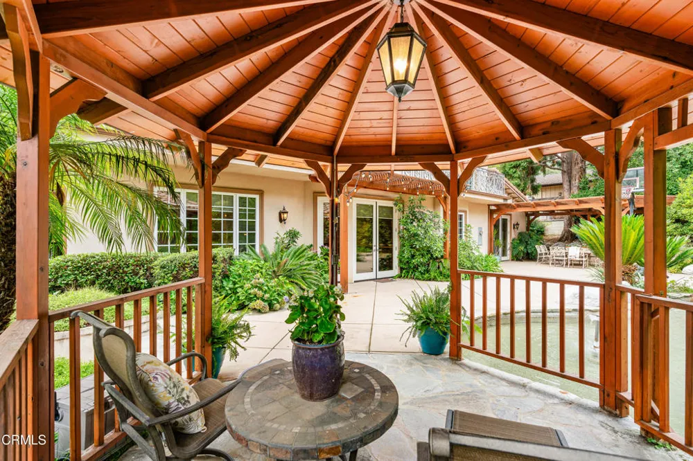 1737 Fairmount Avenue La Canada Flintridge, CA 91011