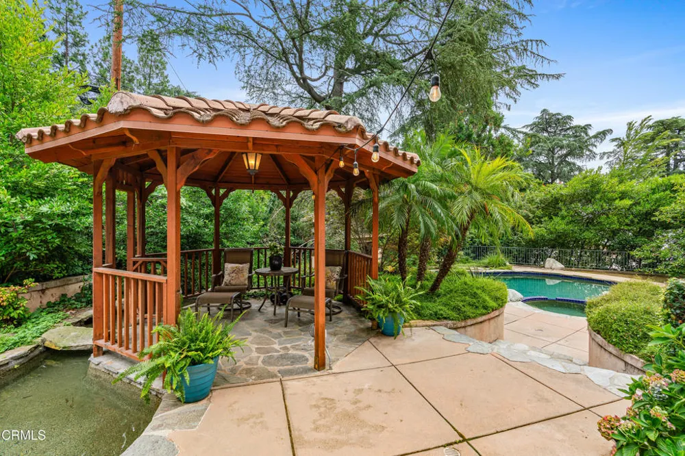 1737 Fairmount Avenue La Canada Flintridge, CA 91011