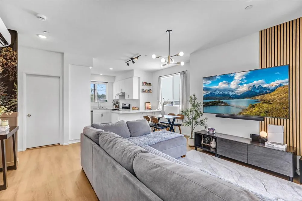402 Creekside Cir San Diego, CA 92114