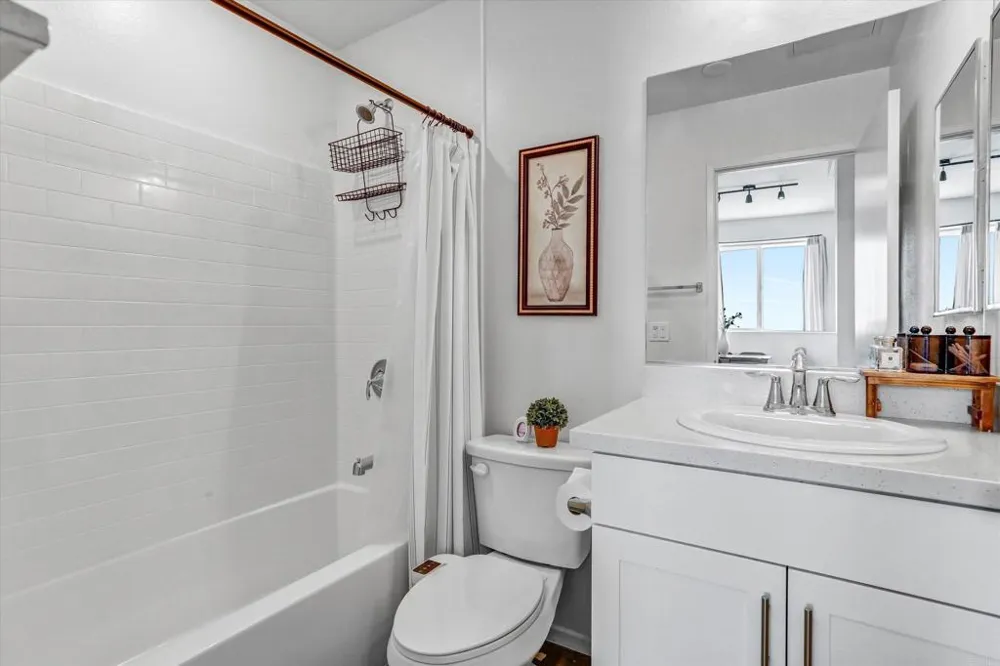 402 Creekside Cir San Diego, CA 92114
