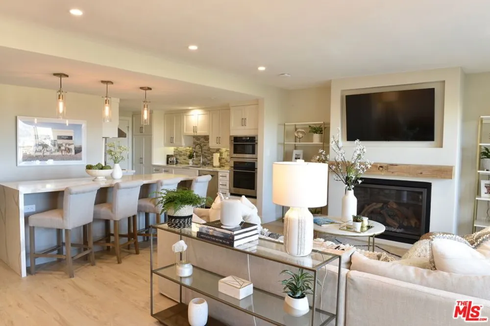 23908 De Ville Way #B Malibu, CA 90265
