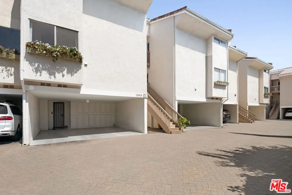 23908 De Ville Way #B Malibu, CA 90265