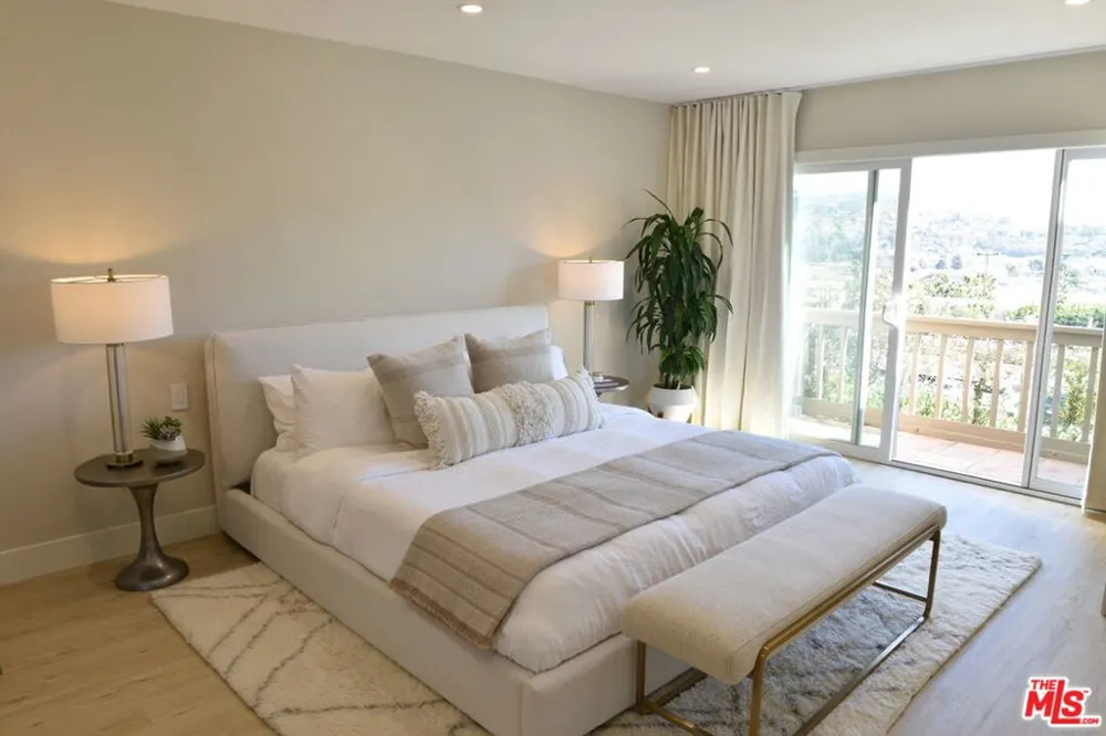 23908 De Ville Way #B Malibu, CA 90265