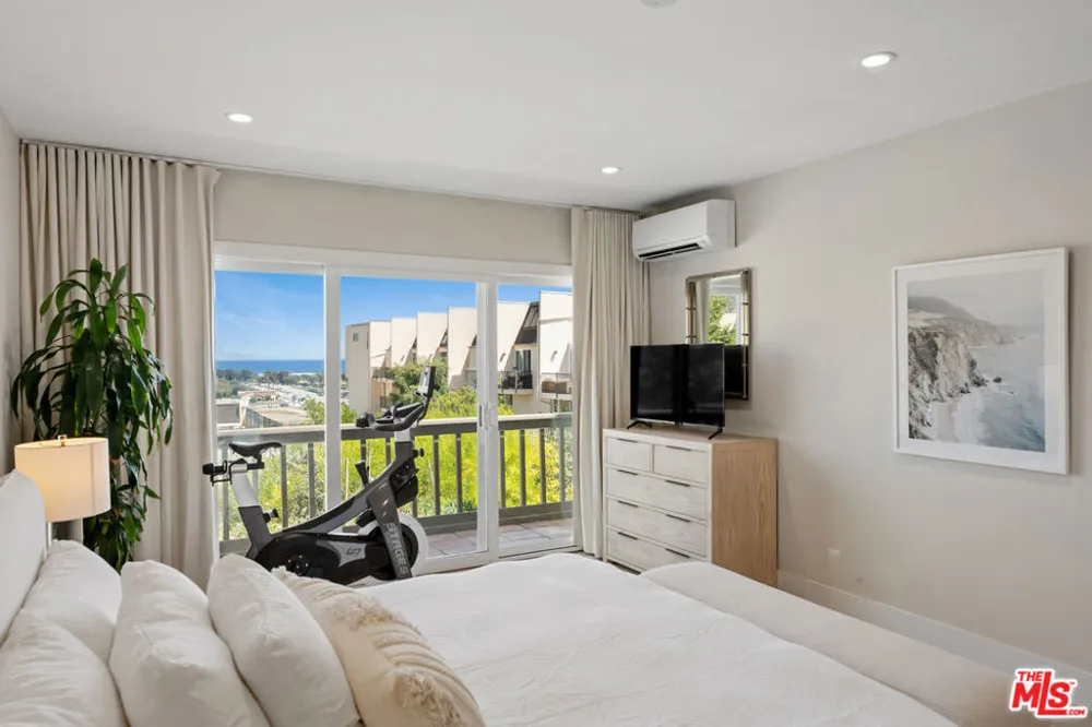 23908 De Ville Way #B Malibu, CA 90265