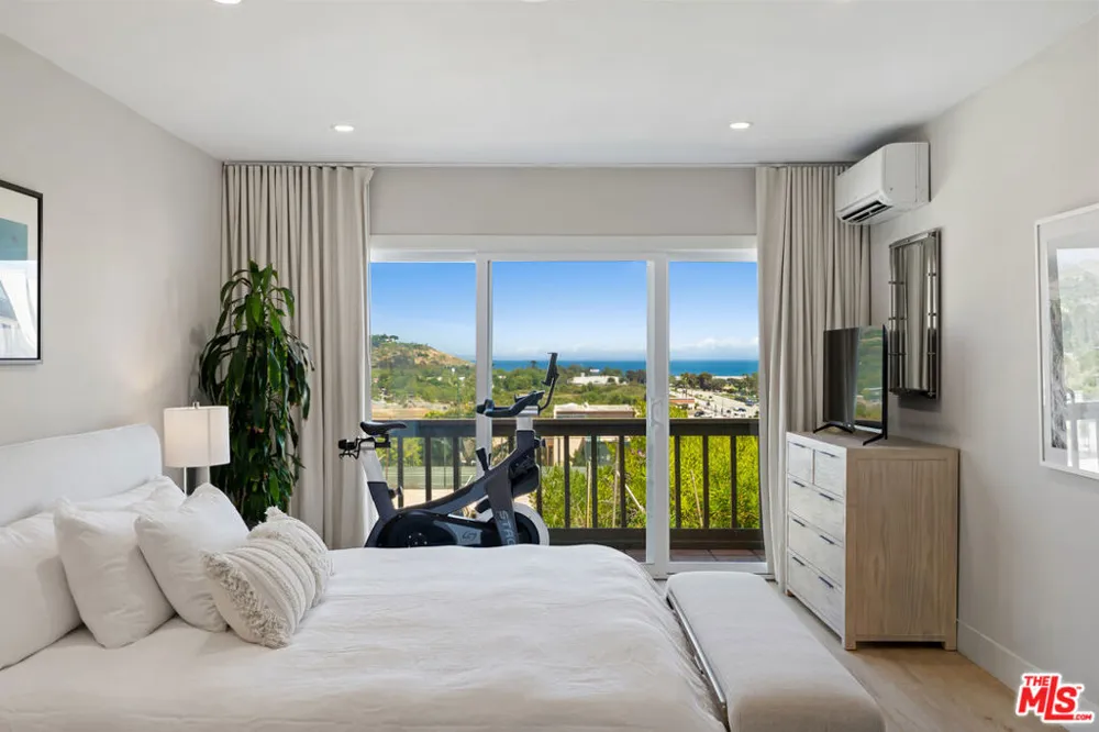 23908 De Ville Way #B Malibu, CA 90265