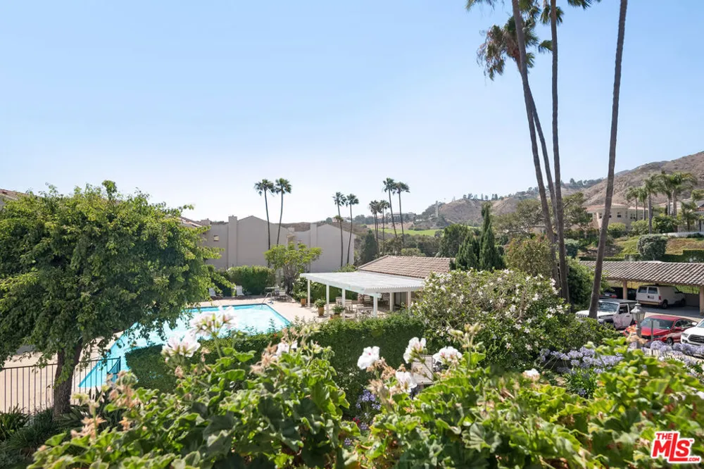 23908 De Ville Way #B Malibu, CA 90265