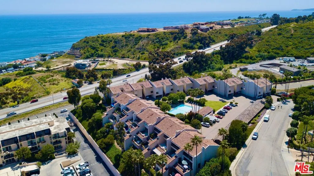 23908 De Ville Way #B Malibu, CA 90265