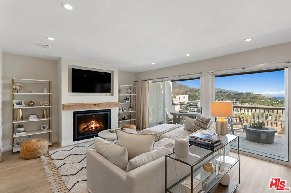 23908 De Ville Way #B Malibu, CA 90265