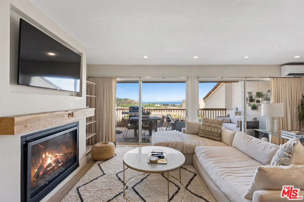 23908 De Ville Way #B Malibu, CA 90265