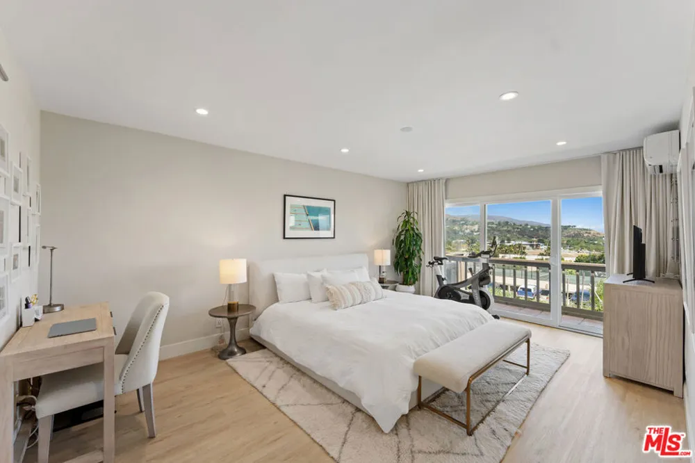23908 De Ville Way #B Malibu, CA 90265
