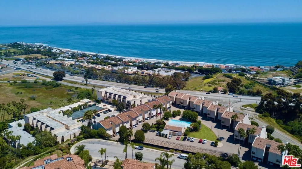 23908 De Ville Way #B Malibu, CA 90265