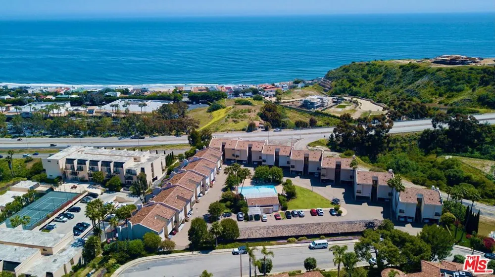 23908 De Ville Way #B Malibu, CA 90265