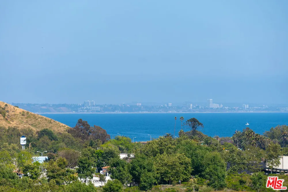 23908 De Ville Way #B Malibu, CA 90265