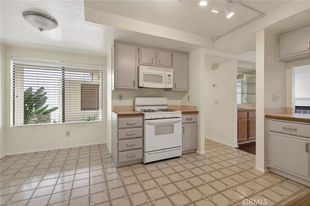 891 Connors Court Claremont, CA 91711