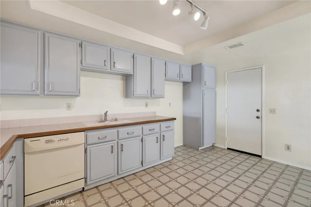 891 Connors Court Claremont, CA 91711